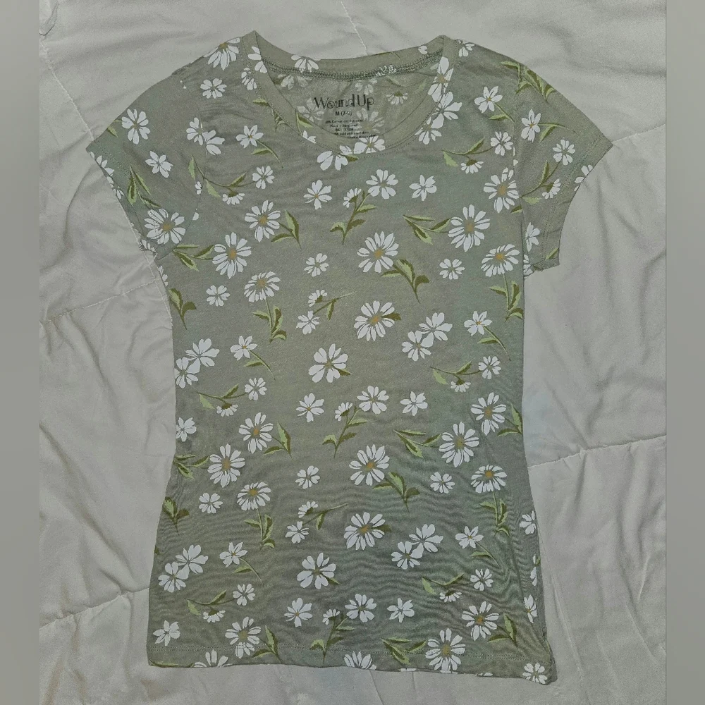 Flowered t-shirt - Picture 1 of 2